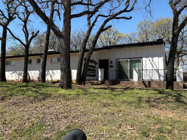 1121 Wade Drive, Bedford, TX 76022