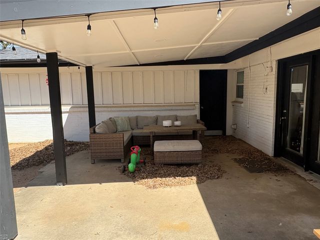 1121 Wade Drive, Bedford, TX 76022