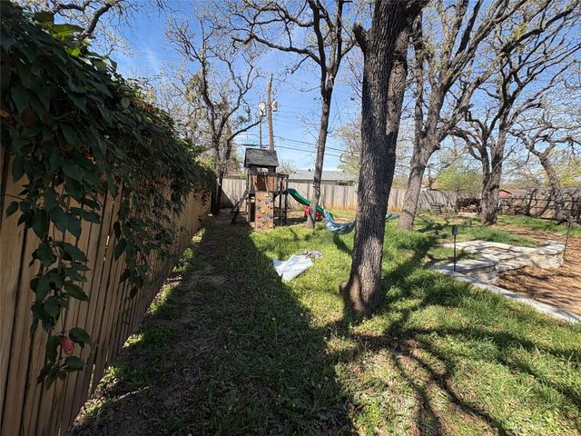 1121 Wade Drive, Bedford, TX 76022