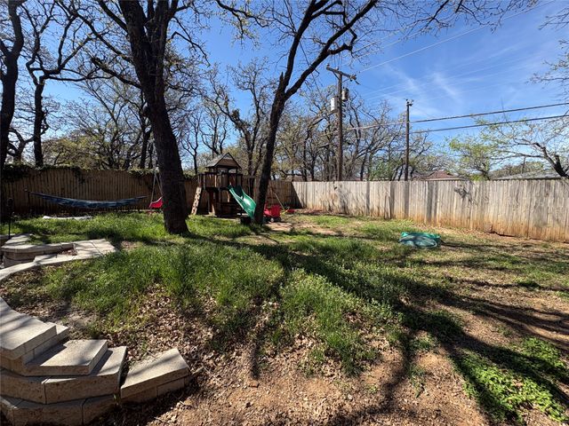 1121 Wade Drive, Bedford, TX 76022