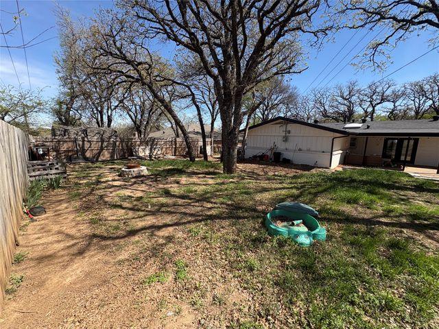 1121 Wade Drive, Bedford, TX 76022