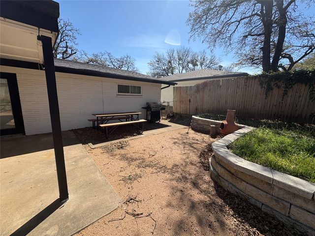 1121 Wade Drive, Bedford, TX 76022