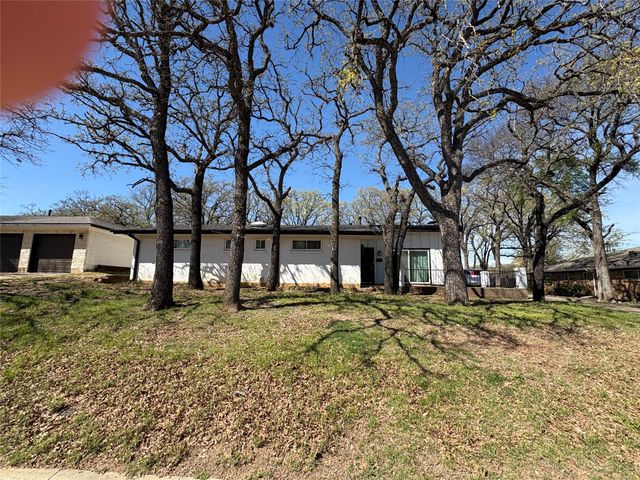 1121 Wade Drive, Bedford, TX 76022