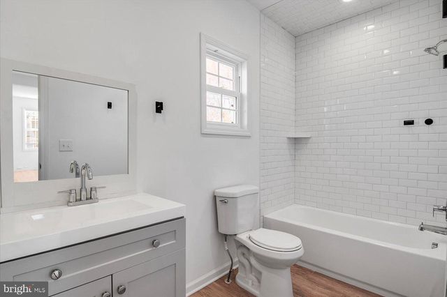 23 CARLTON ST, Edison, NJ 08837