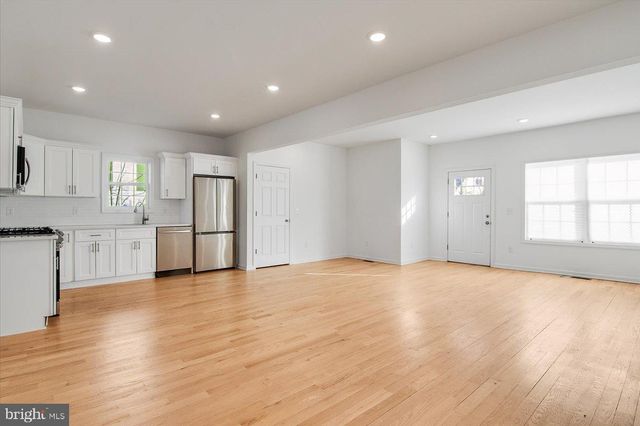 23 CARLTON ST, Edison, NJ 08837