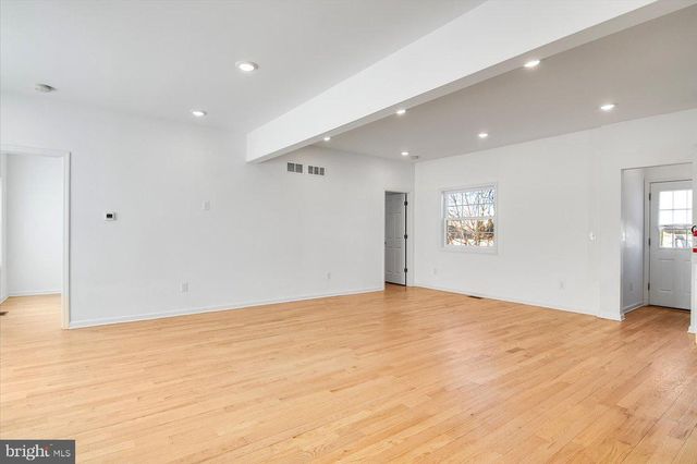 23 CARLTON ST, Edison, NJ 08837