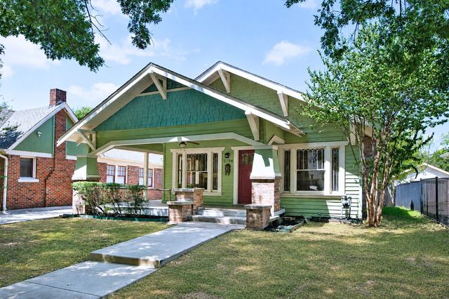 2704 College Avenue, Fort Worth, TX 76110