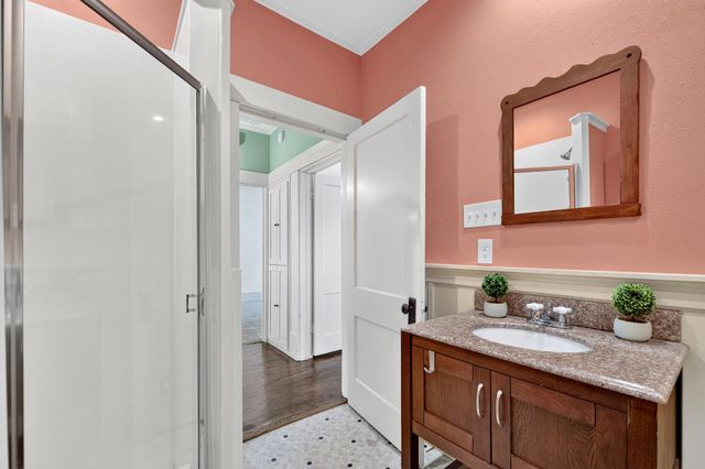 2704 College Avenue, Fort Worth, TX 76110