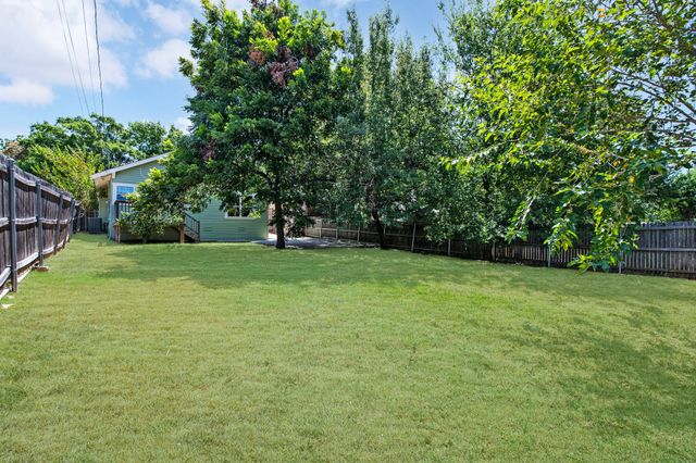2704 College Avenue, Fort Worth, TX 76110