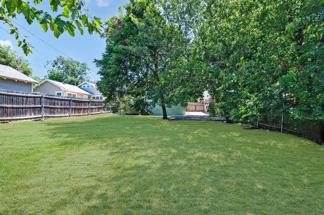 2704 College Avenue, Fort Worth, TX 76110