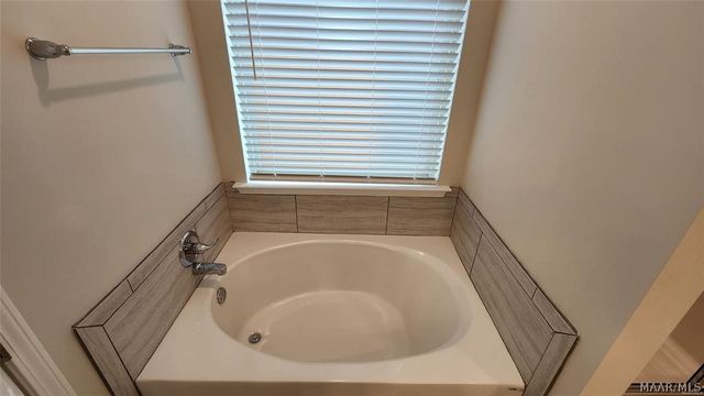 246 Brownstone Loop, Elmore, AL 36025