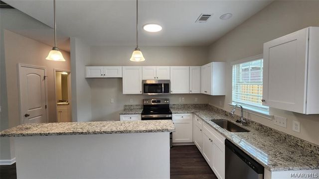 246 Brownstone Loop, Elmore, AL 36025