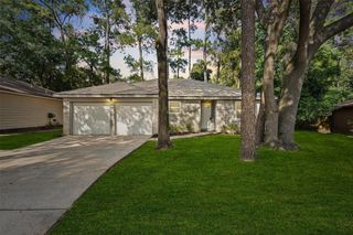 7 Starrush Court, The Woodlands, TX 77380