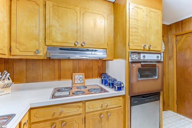8 Dickens Lane, Taylors, SC 29687