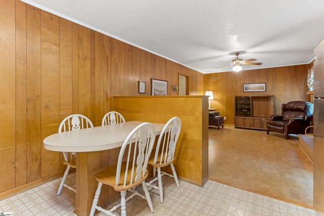 8 Dickens Lane, Taylors, SC 29687