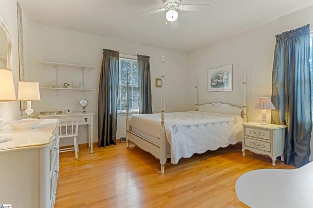 8 Dickens Lane, Taylors, SC 29687