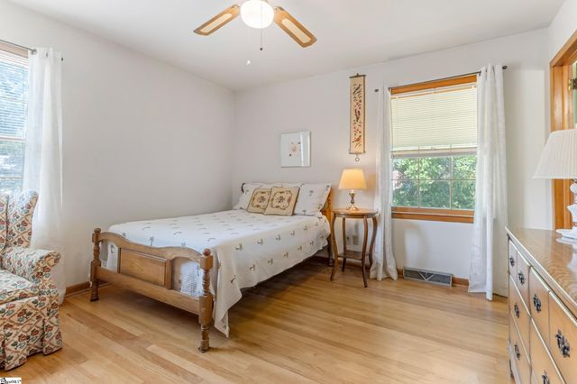 8 Dickens Lane, Taylors, SC 29687