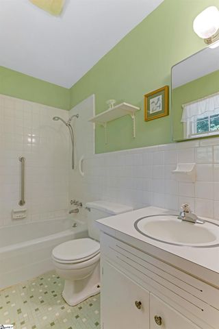 8 Dickens Lane, Taylors, SC 29687