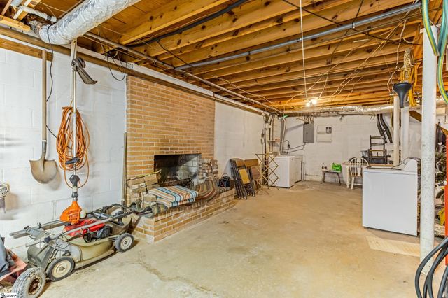 8 Dickens Lane, Taylors, SC 29687