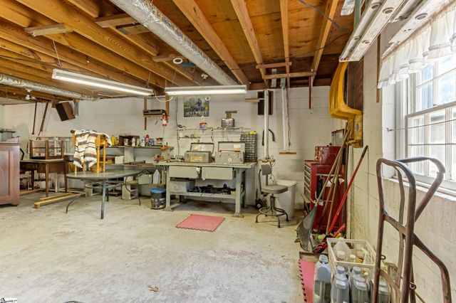 8 Dickens Lane, Taylors, SC 29687