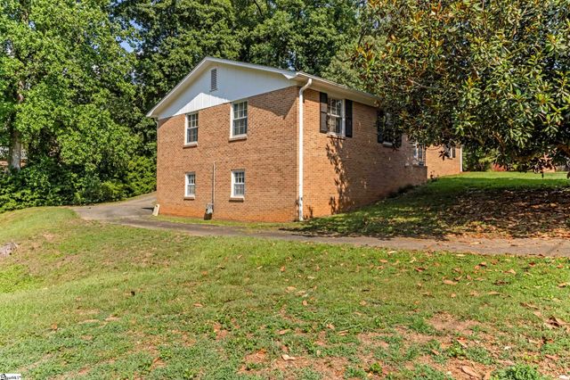 8 Dickens Lane, Taylors, SC 29687