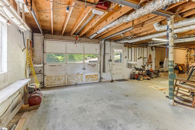 8 Dickens Lane, Taylors, SC 29687