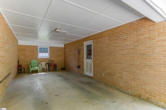 8 Dickens Lane, Taylors, SC 29687