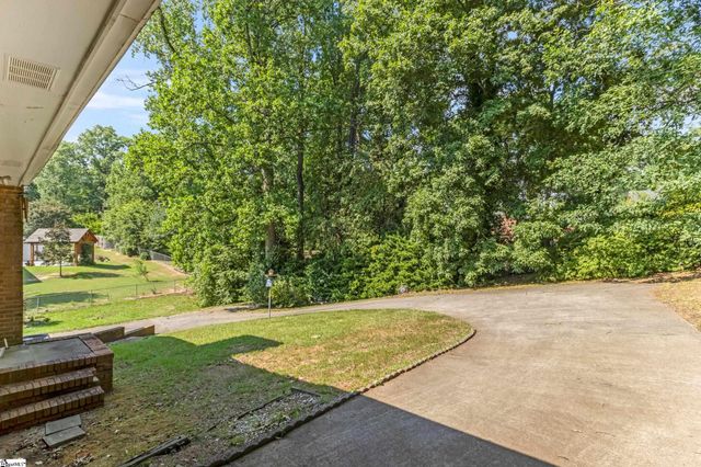 8 Dickens Lane, Taylors, SC 29687