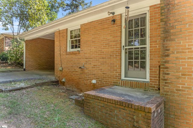 8 Dickens Lane, Taylors, SC 29687