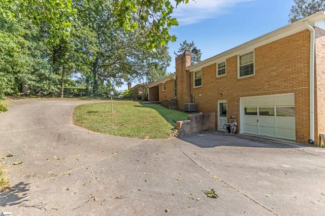 8 Dickens Lane, Taylors, SC 29687