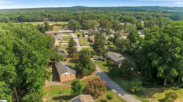 8 Dickens Lane, Taylors, SC 29687