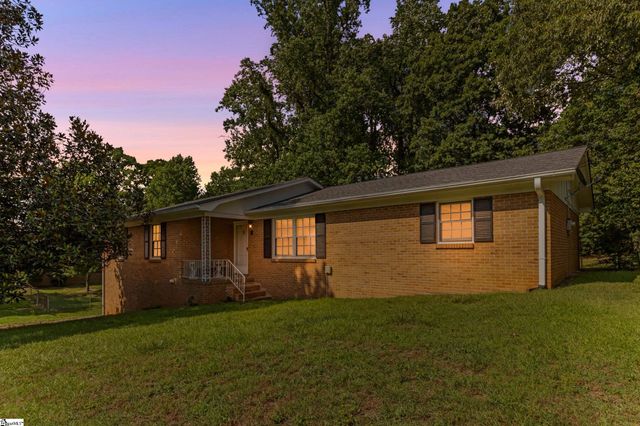 8 Dickens Lane, Taylors, SC 29687
