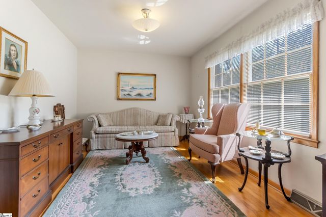 8 Dickens Lane, Taylors, SC 29687