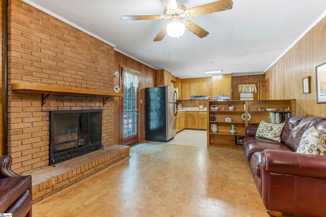 8 Dickens Lane, Taylors, SC 29687