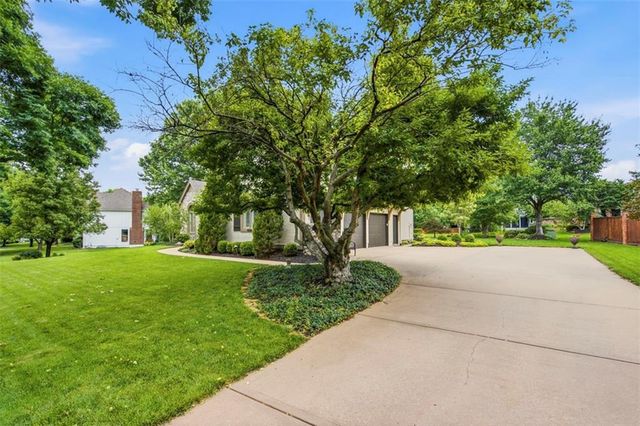 3604 W 129th Street, Leawood, KS 66209