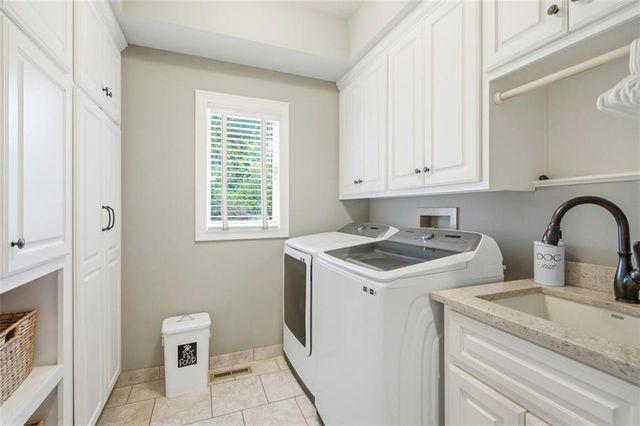 3604 W 129th Street, Leawood, KS 66209