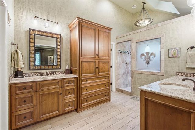 3604 W 129th Street, Leawood, KS 66209
