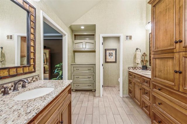 3604 W 129th Street, Leawood, KS 66209