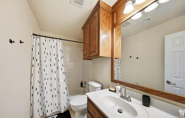 12520 SW 12th Street, Yukon, OK 73099