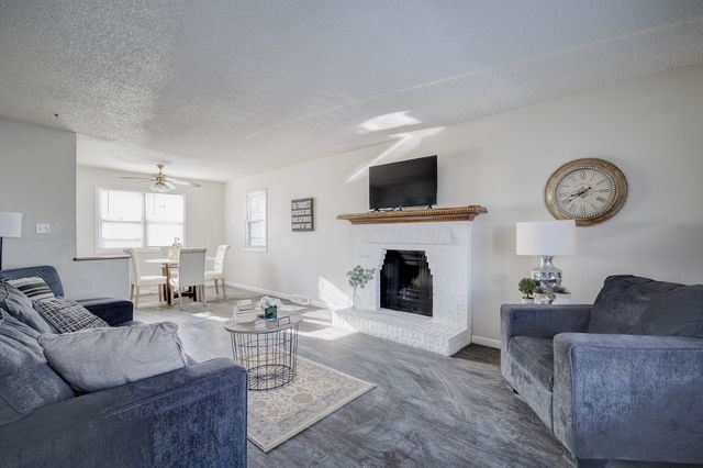 1224 NW 92nd Street, Clive, IA 50325