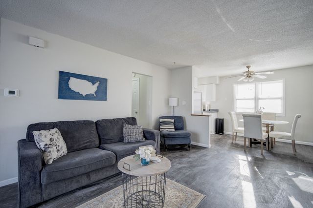 1224 NW 92nd Street, Clive, IA 50325