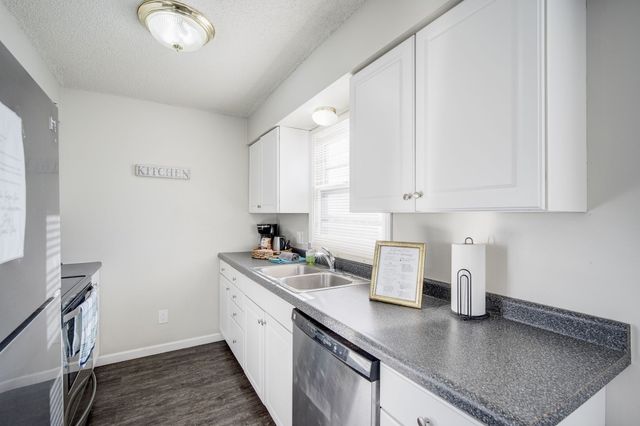 1224 NW 92nd Street, Clive, IA 50325