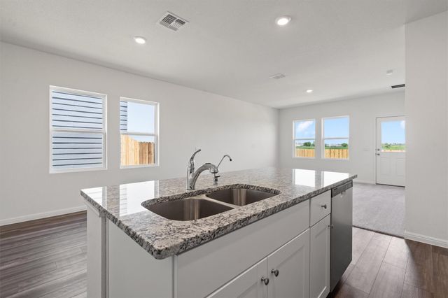 700 Gemsbok DR, Hutto, TX 78634