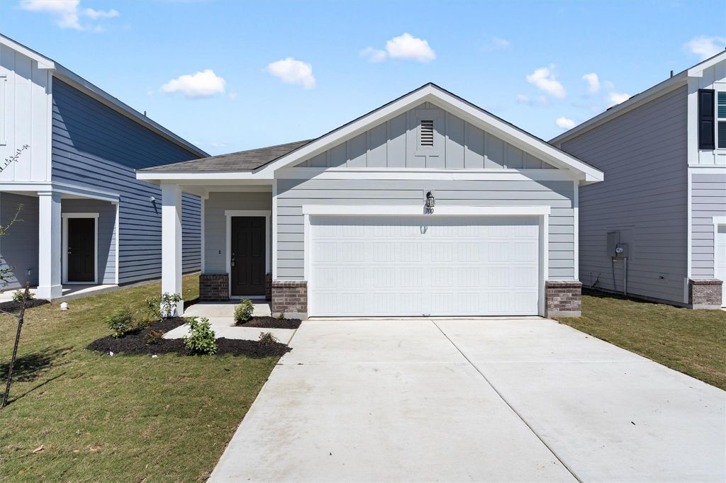 700 Gemsbok DR, Hutto, TX 78634