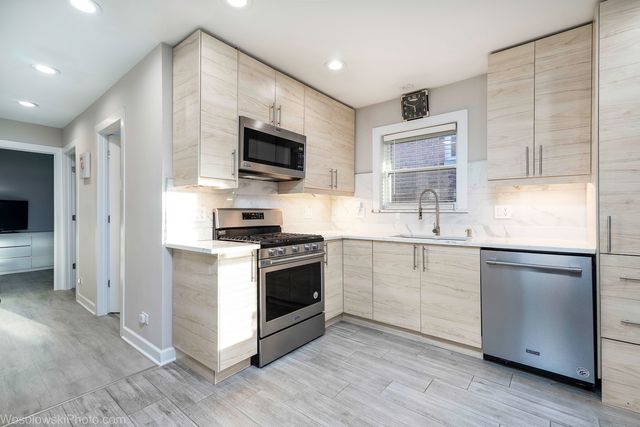 3318 N Oriole Avenue, Chicago, IL 60634