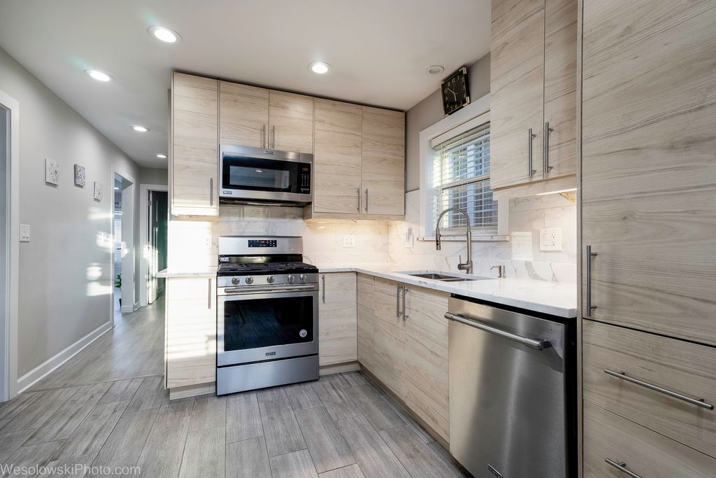 3318 N Oriole Avenue, Chicago, IL 60634