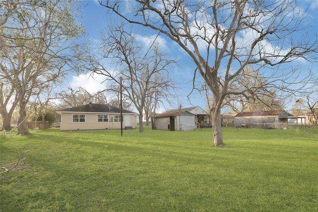 408 Speed Street, Wharton, TX 77488