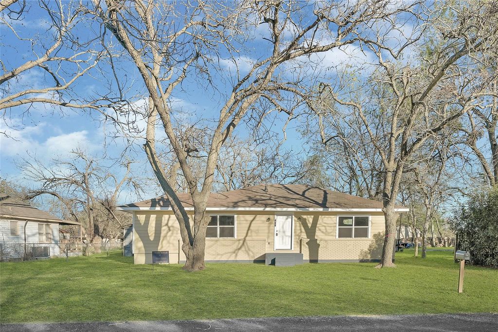 408 Speed Street, Wharton, TX 77488