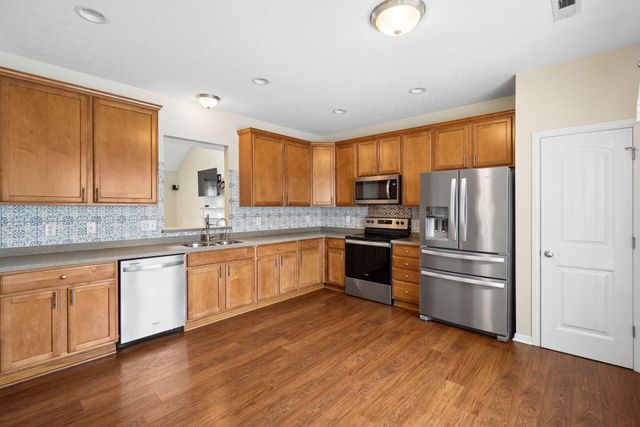 4444 Snowy Meadow Drive, Grove City, OH 43123