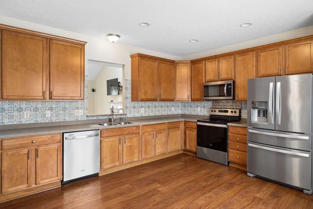 4444 Snowy Meadow Drive, Grove City, OH 43123